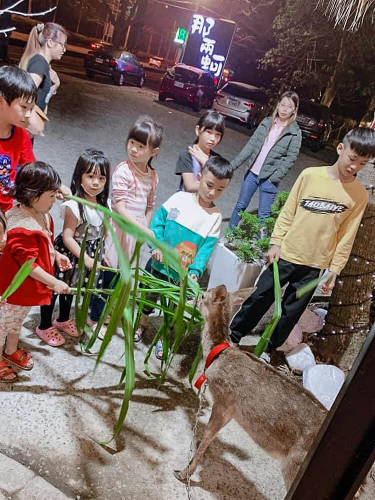 那兩蚵 |台中親子夜景餐廳推薦，百萬夜景、燒烤+熱炒美食，還有多種IG打卡照可以拍～ 1