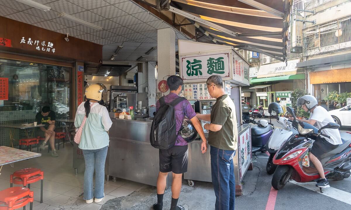 嘉義阡涼麵 | 台中向上市場美食推薦！中美街必吃嘉義美乃滋涼麵～