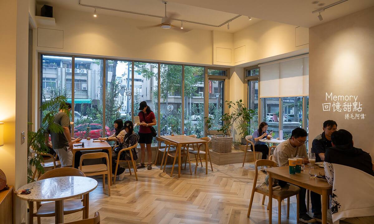 台中下午茶推薦,台中千層蛋糕,台中咖啡,台中咖啡廳,台中回憶甜點菜單,台中捷運美食,台中甜點,台中肉桂捲推薦,回憶甜點,回憶甜點Memory,回憶甜點評價 @捲毛阿偉